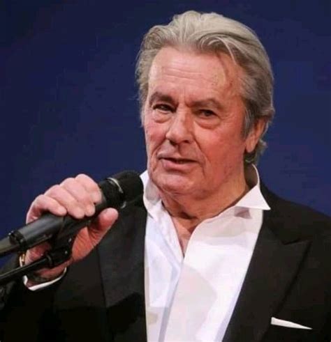 alendelon haina|Moda comunistă din România, revoluționată de Alain Delon.